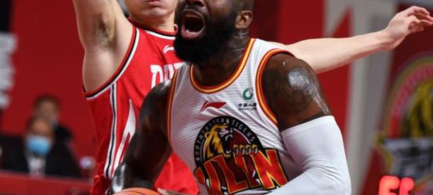 28圈-集结日萨克拉门托国王备战CBA季后赛，单刀错失细节曝光，信心回归，纪律约束更严格的简单介绍